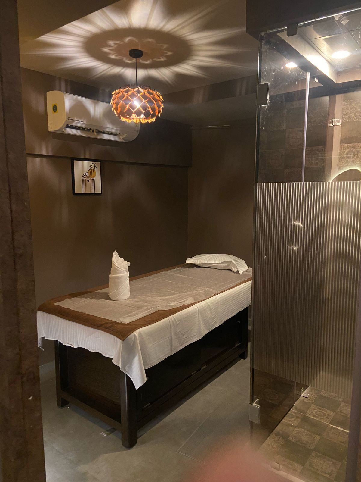Modern spa room at Spa Empirewith soft lighting and comfortable massage tables