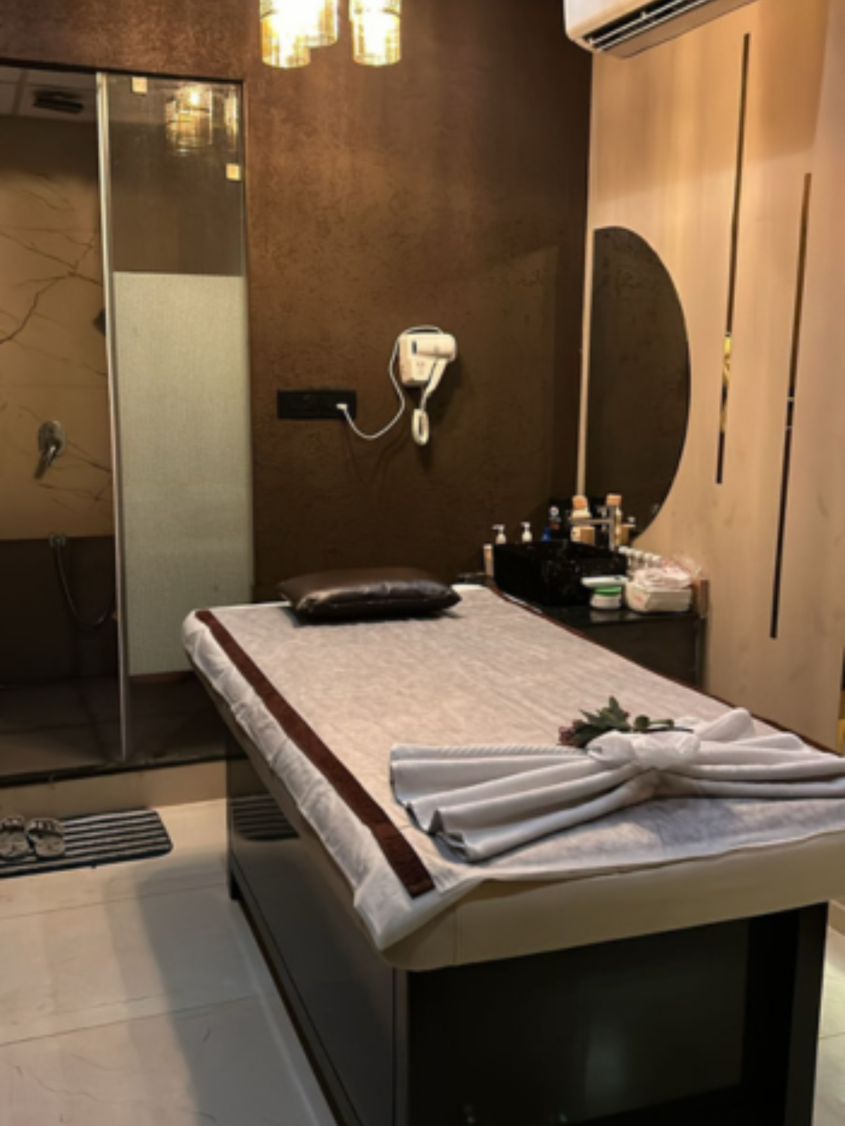 Modern spa room at Spa Empirewith soft lighting and comfortable massage tables